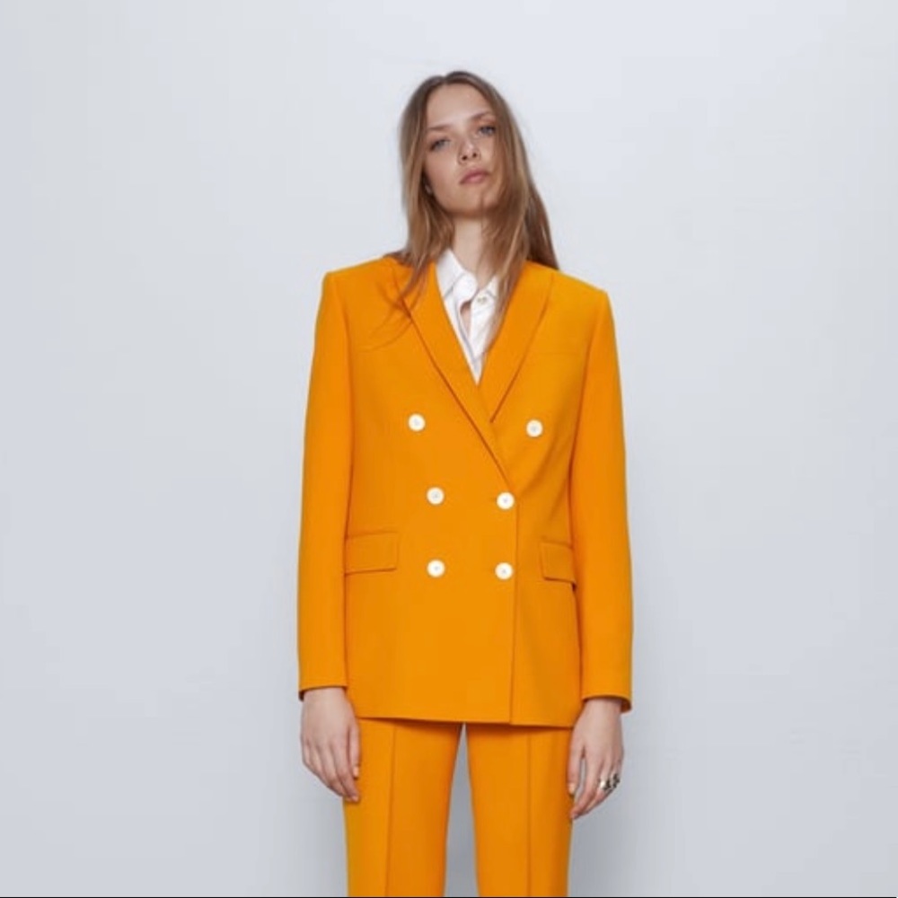 CONTRAST BUTTON  BLAZER